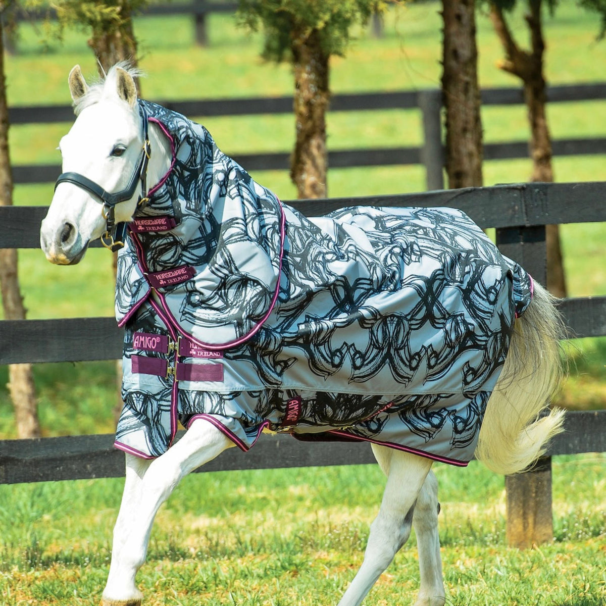 Grey rug with horse design and pink trim