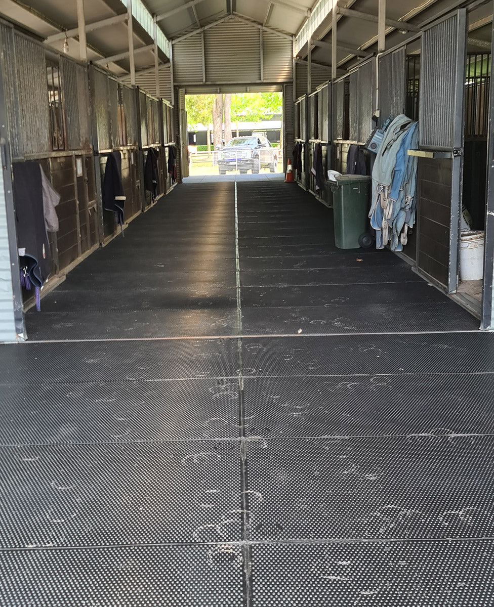 stable breezeway with rubber matting