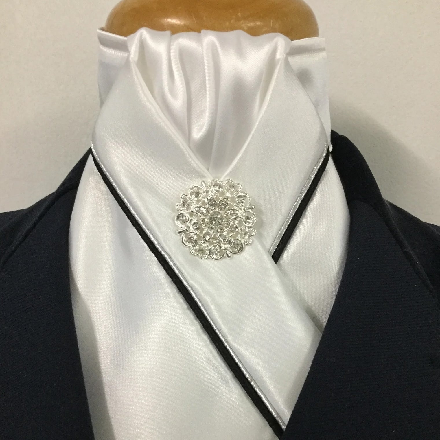 HHD-silver-coloured-piping-black