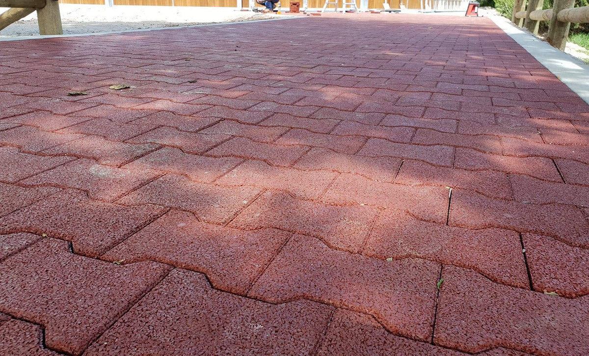 red rubber interlocking tiles