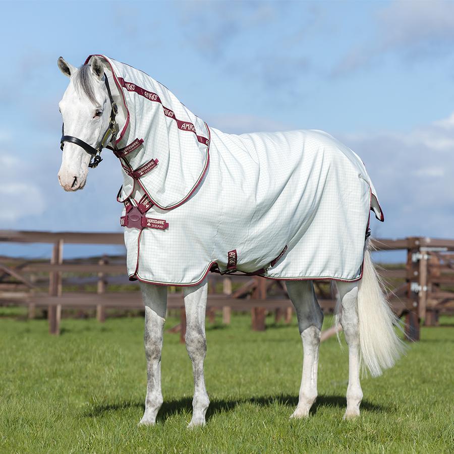 White summer cotton horse rug with burgundy detail. Water resistant cotton.